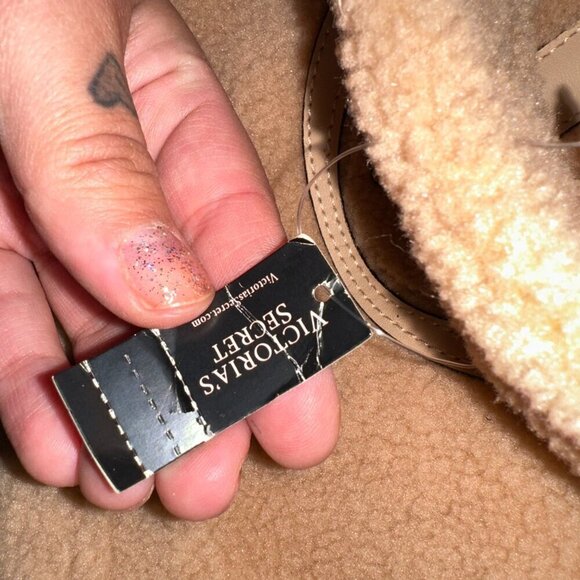 NEW Victoria's Secret Tan Sherpa Tote Bag Large Fur Tote Snap Closure VS Logo - Picture 7 of 13